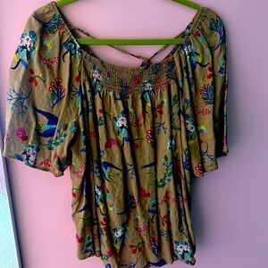 Beautiful fall, light weight blouse.. ties in the back